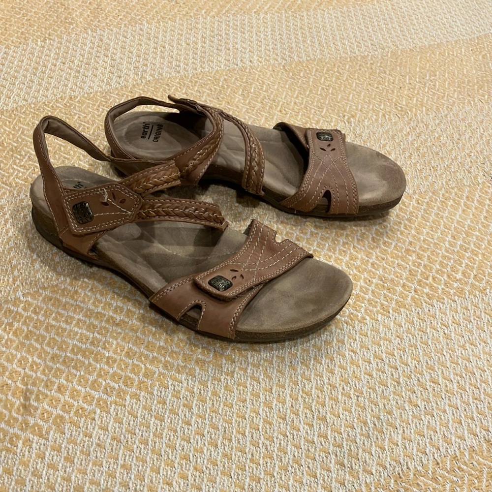 Women’s Earth Origins Leather Strapped Sandal - Tan, Size 8.5